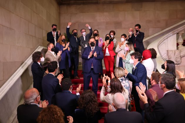 Oriol Junqueras amb el grup parlamentari investidura Sergi Alcàzar