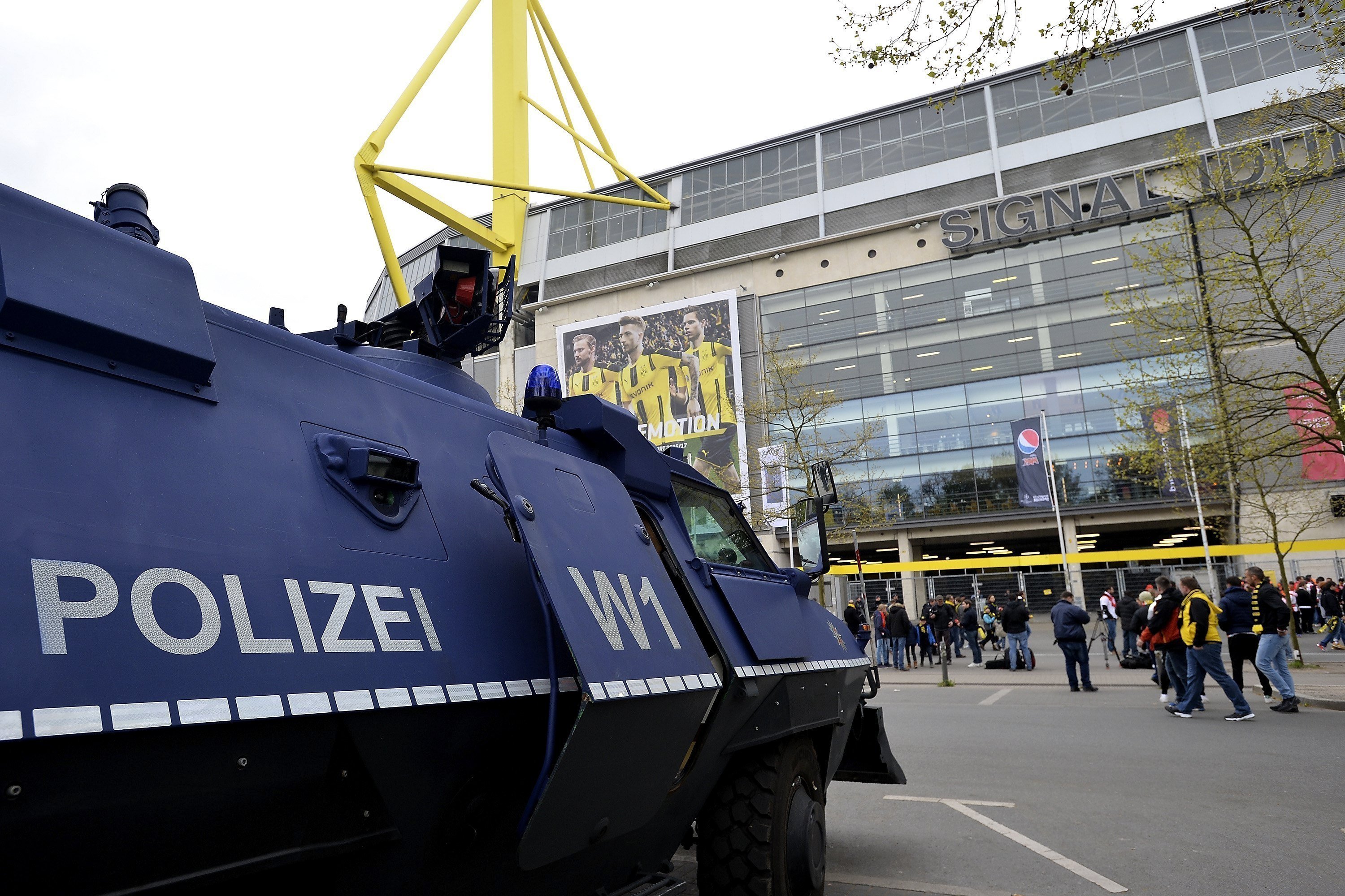 Un grup d’extrema dreta s’atribueix ara l’atac contra l’autobús del Dortmund