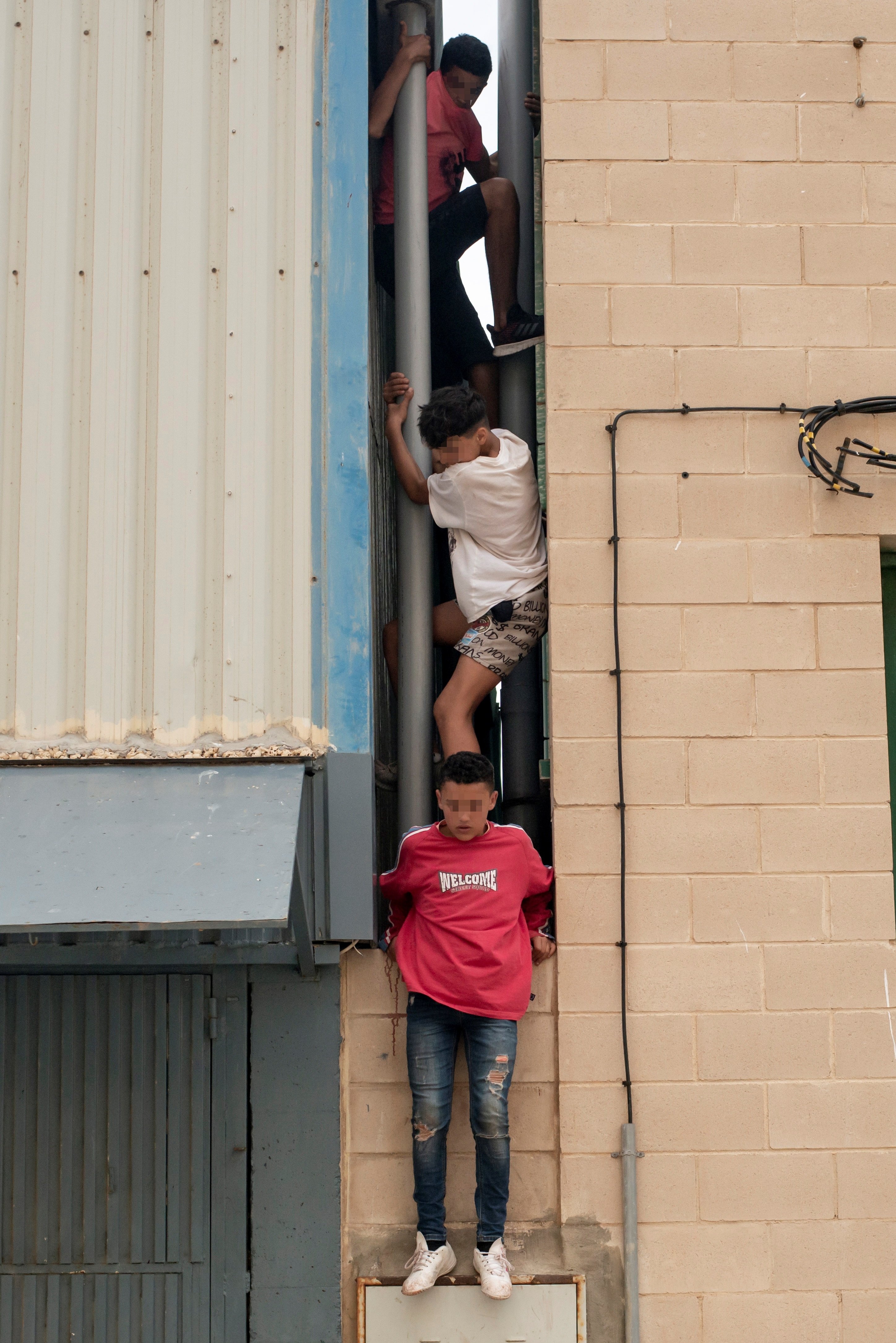 El futuro incierto de los 1.500 menores llegados a Ceuta