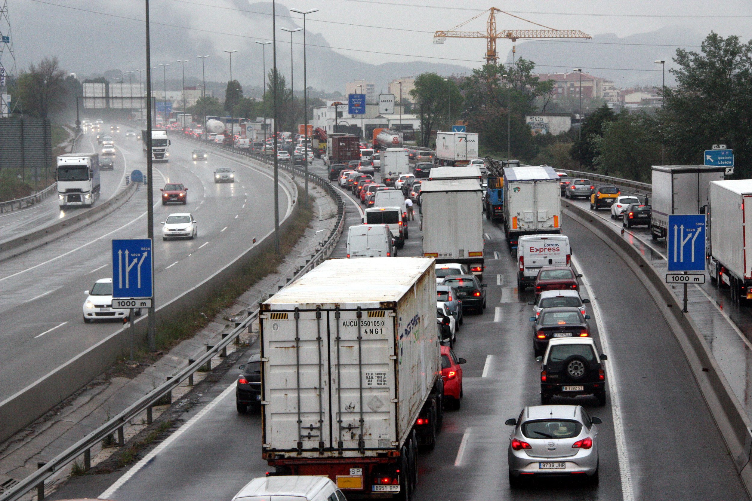 Más de 363.000 vehículos han salido de Barcelona por el puente
