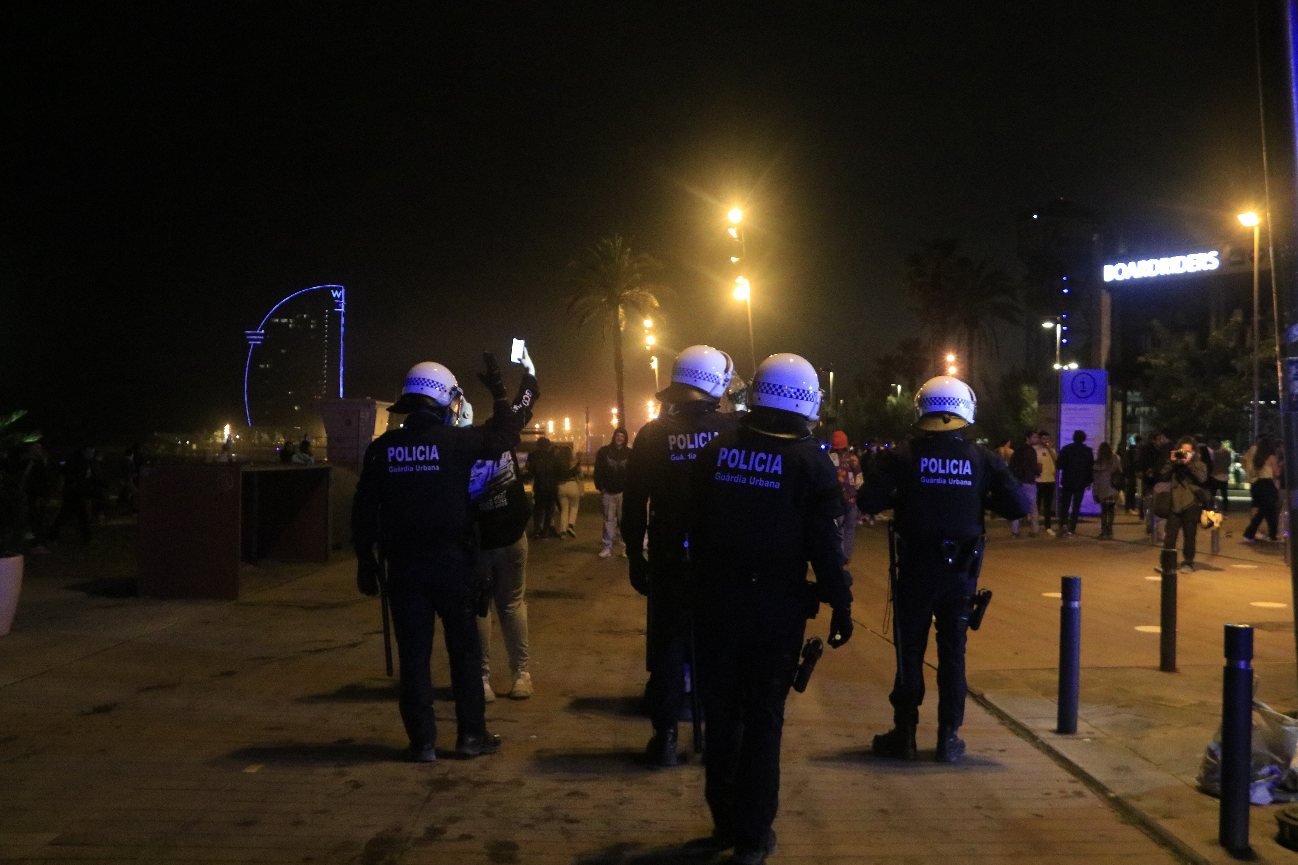 Segundo viernes sin toque de queda: 4000 desalojados en Barcelona por botellones