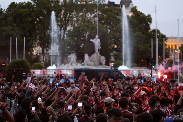Aficionados Atletico Madrid celebracion Liga Neptuno EFE
