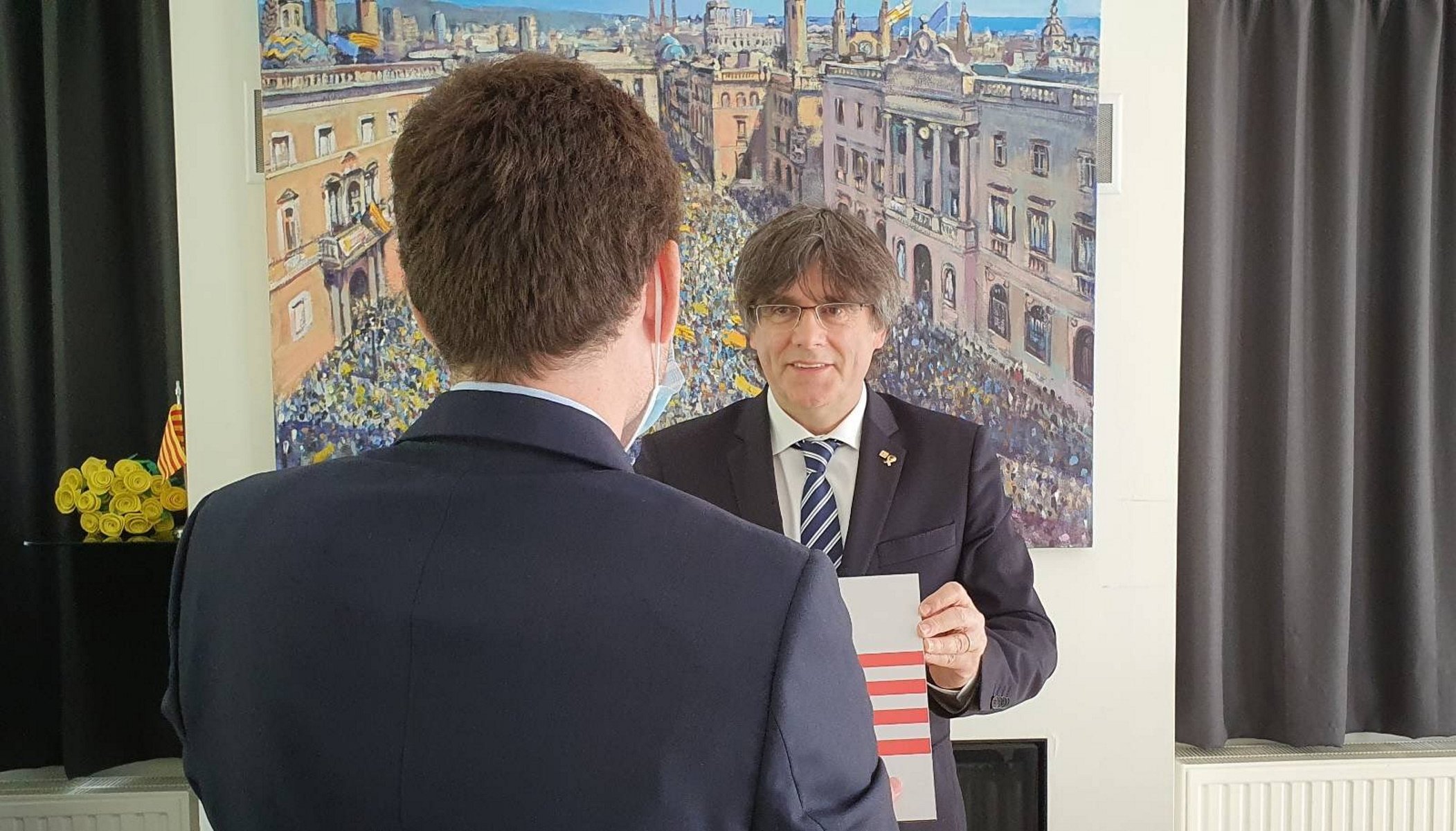 Puigdemont recupera la placa de la Casa de la República y recibe una disculpa