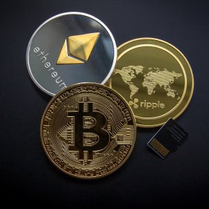 El bitcoin cau un 3,3 % i se situa a nivells mínims del 2021