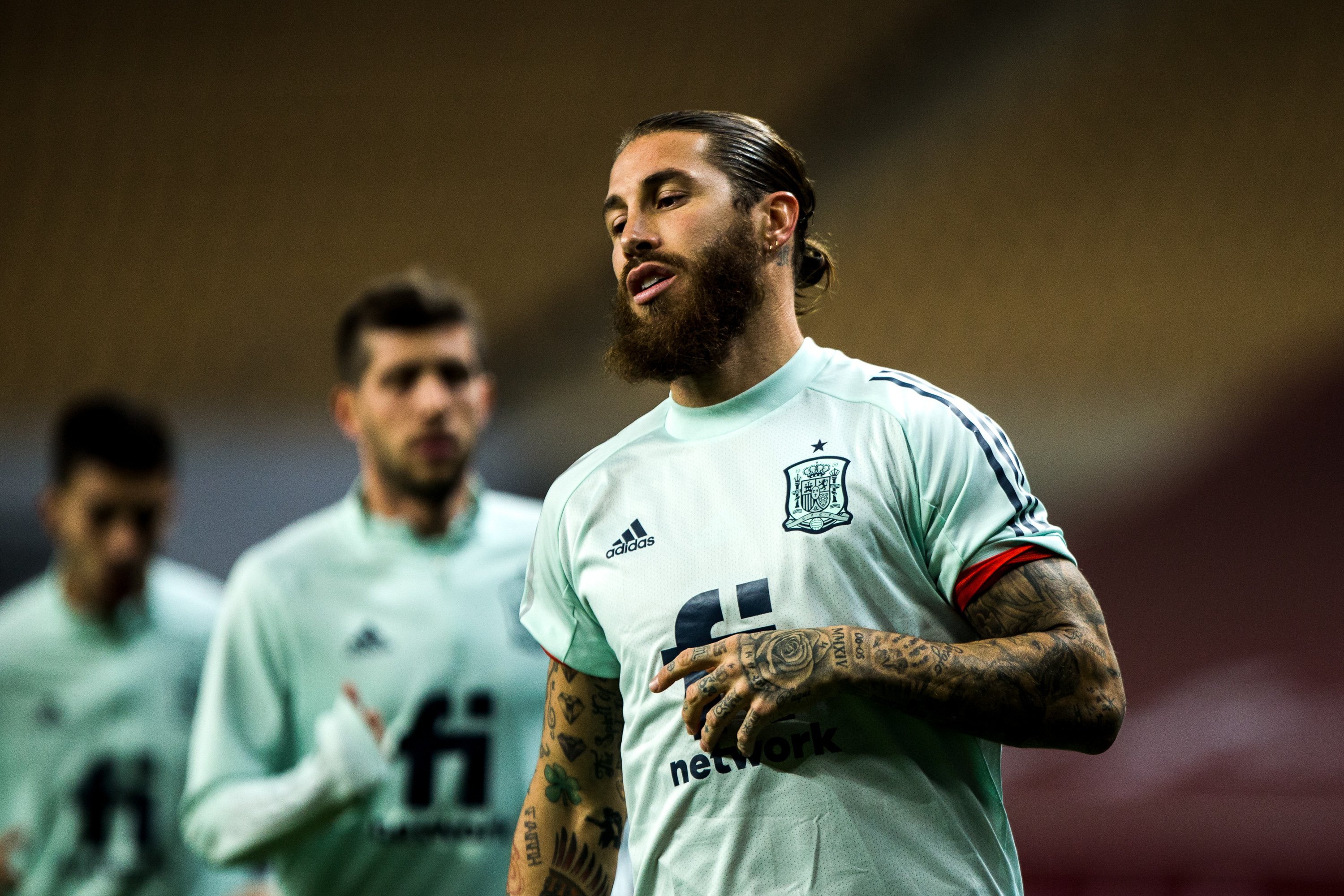 Sergio Ramos té la paraula de Rubiales que anirà al Mundial amb la Roja, però Luis Enrique no el vol