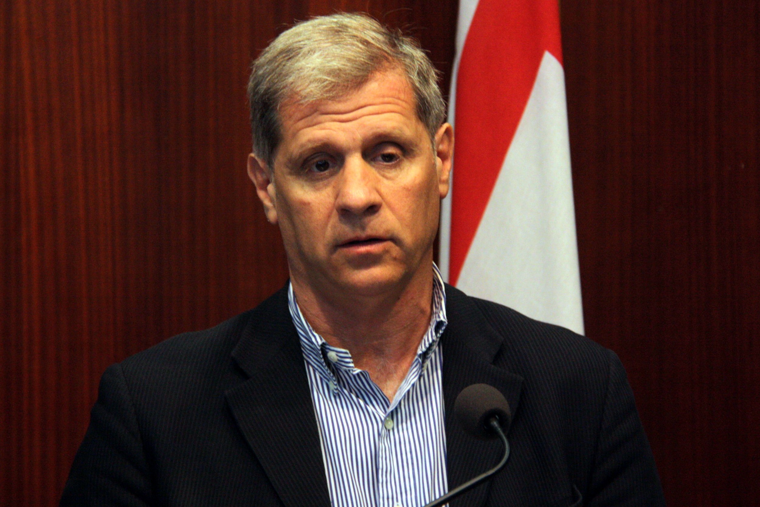 Alberto Fernández acusa a Colau de "multar ideológicamente" a Barcelona con la Selección