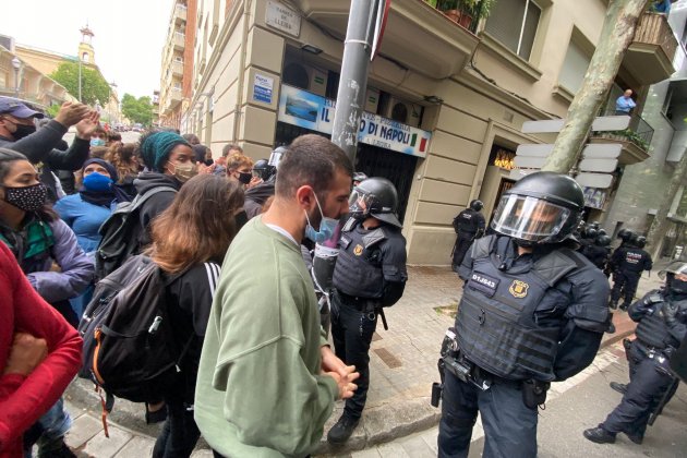 deshaucio calle lleida barcelona Guillem Ramos deshaucio calle lleida barcelona Guillem Ramos