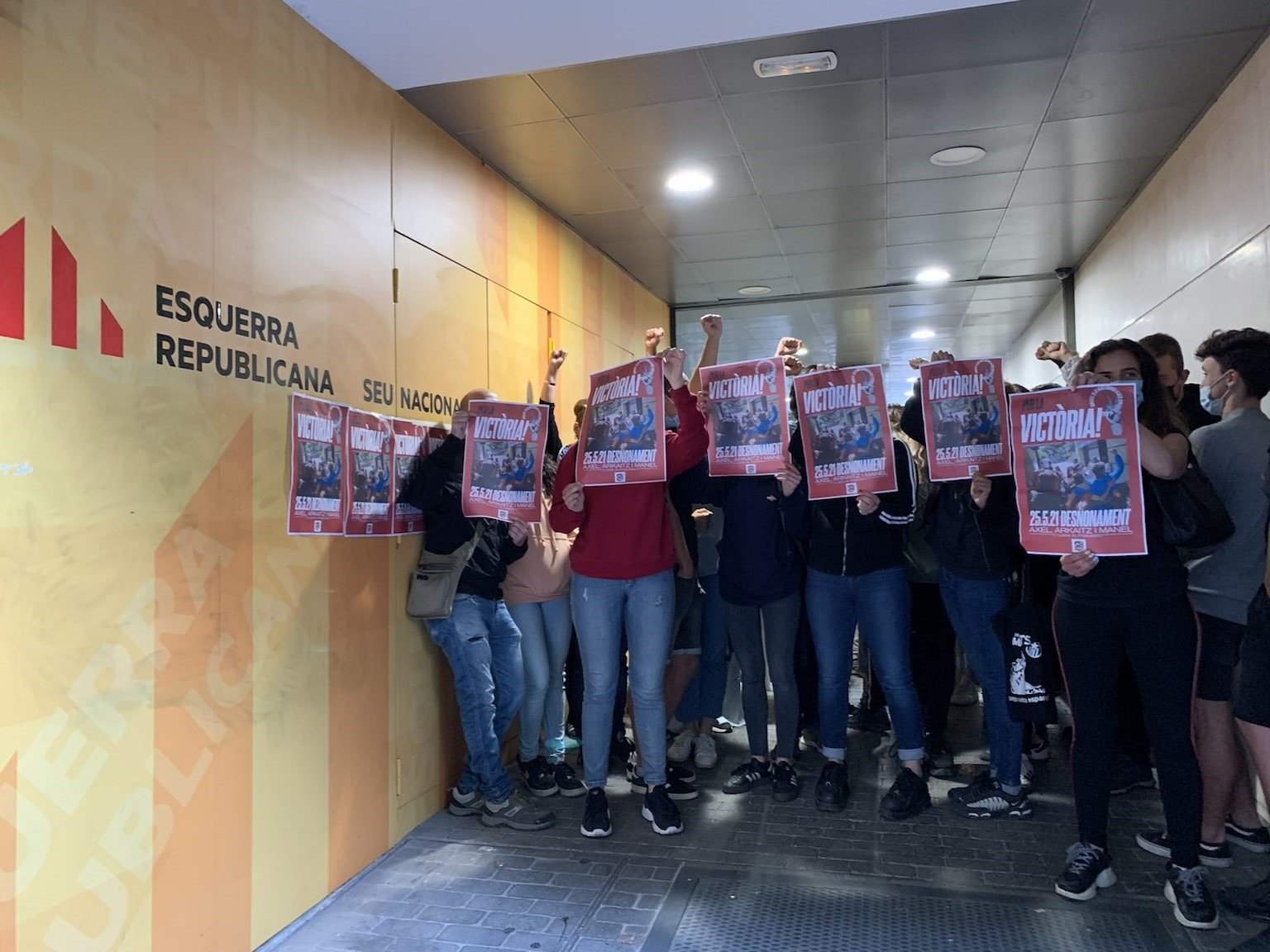 Arran ocupa la sede de ERC en protesta por el desahucio en el Poble-sec