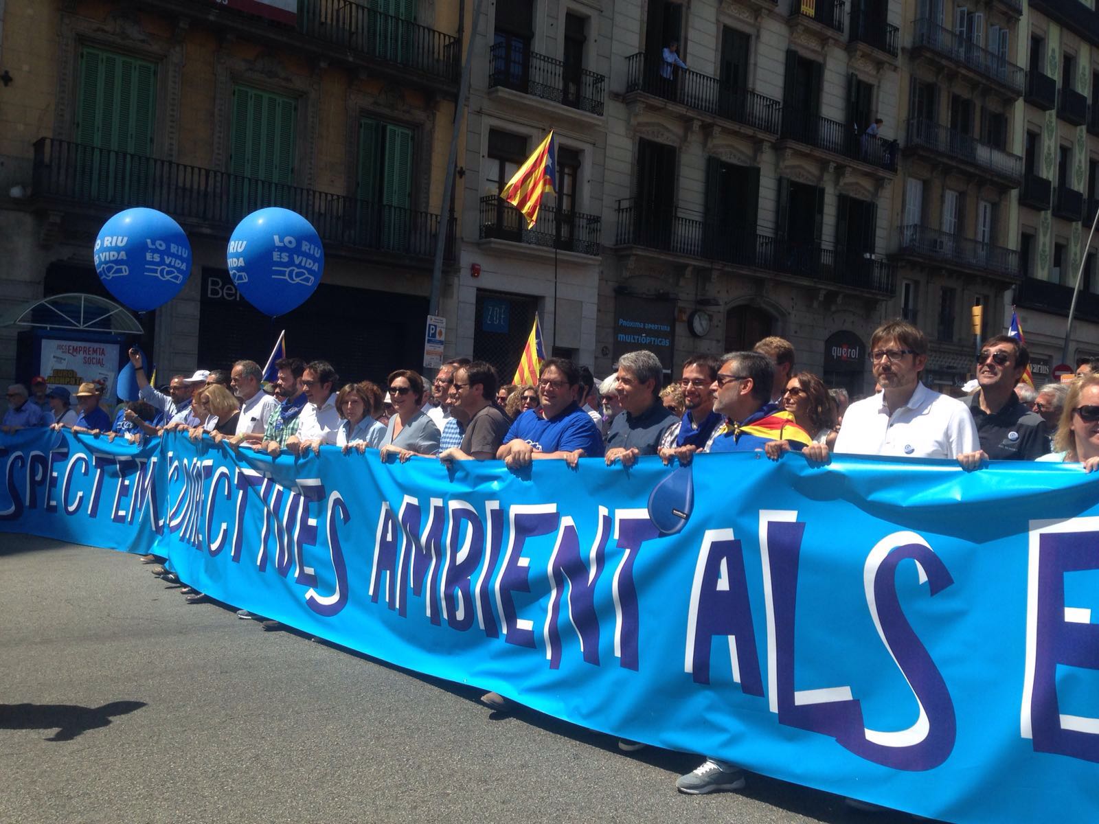 Fotogaleria: La riuada de l'Ebre omple els carrers de Barcelona