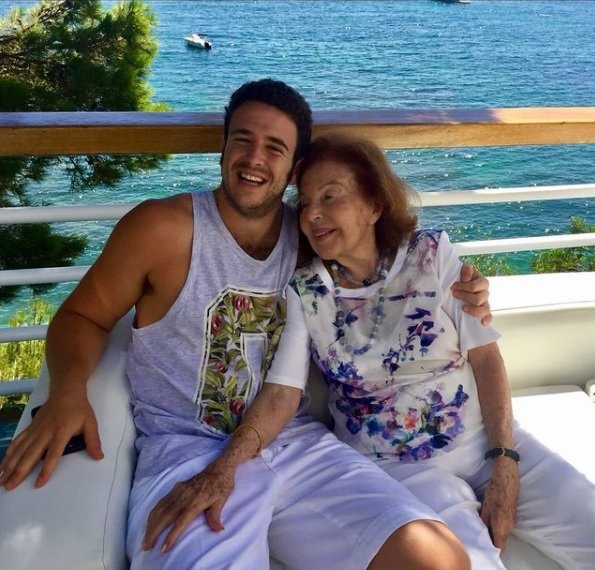 alex y abuela obregon IG