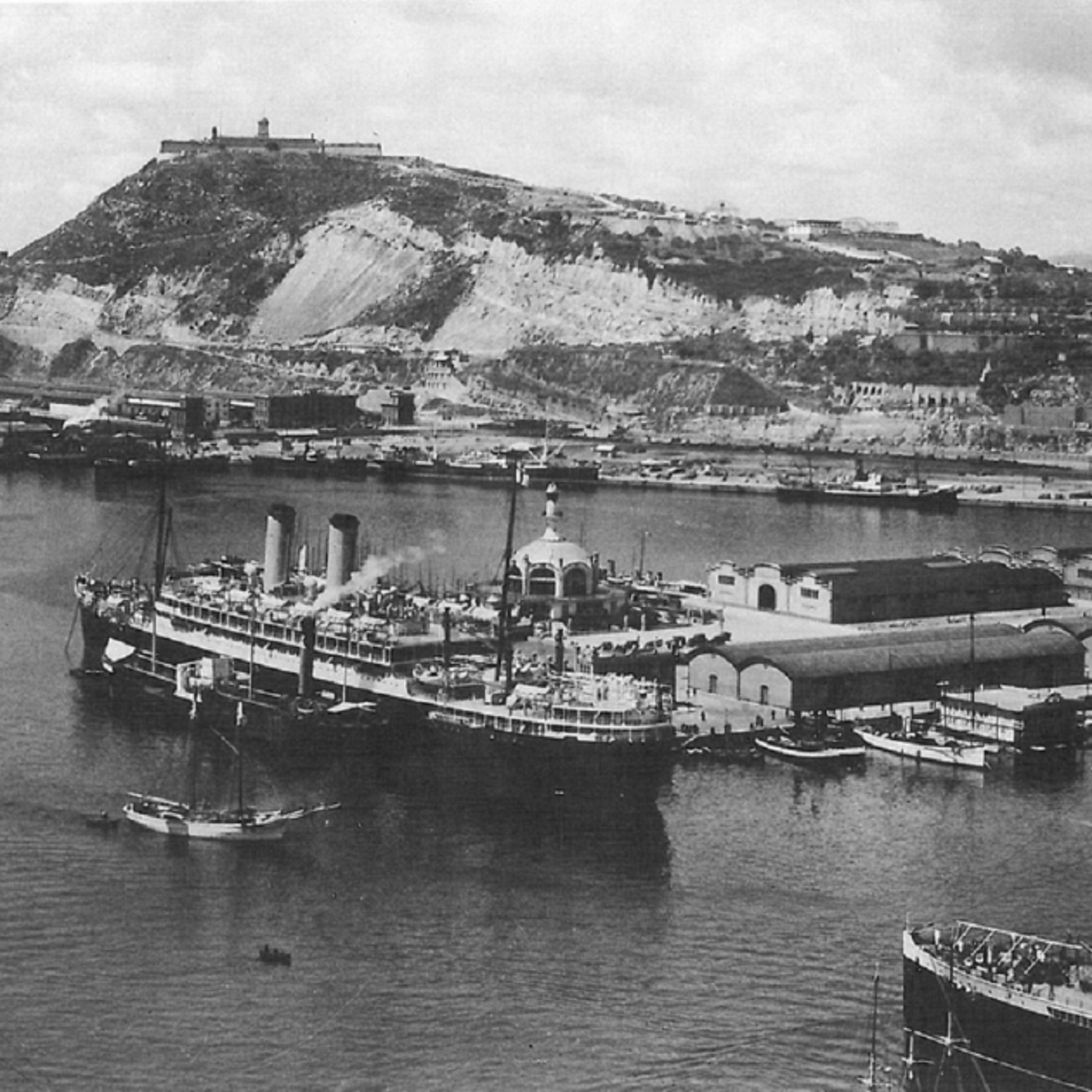 Llega a Barcelona el primer crucero turístico después de la Guerra Civil