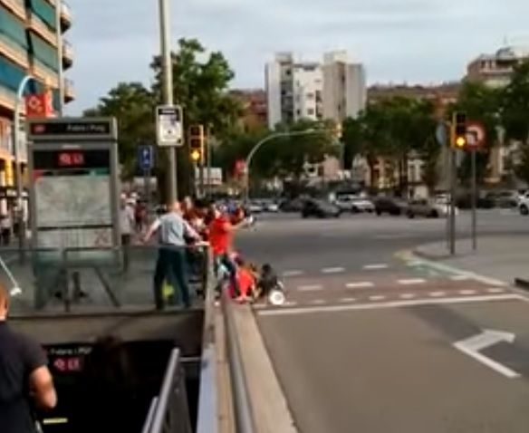 Una tercera persona agredida a la carpa pro-selecció ho denuncia als Mossos