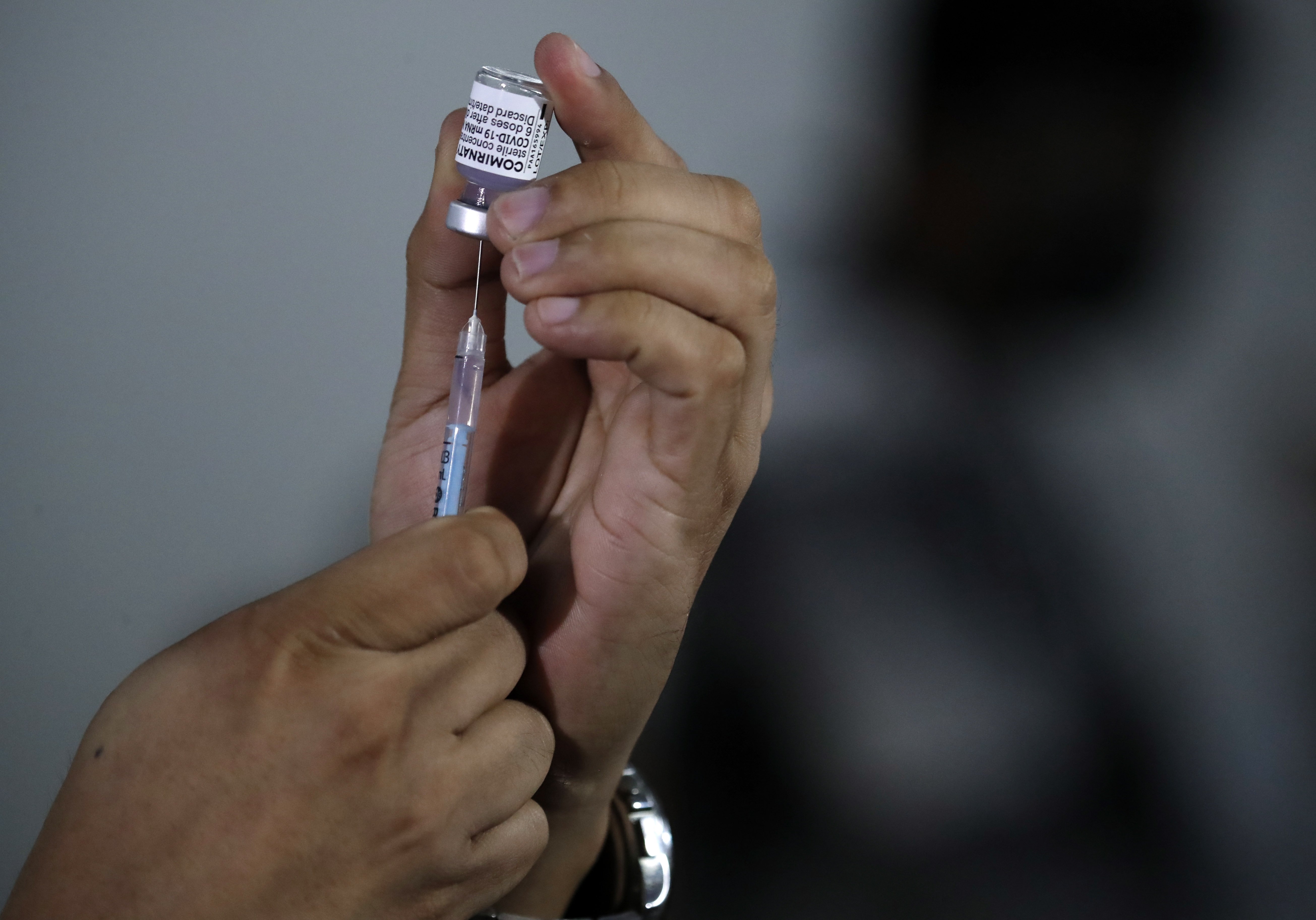 Salut podría empezar a vacunar los mayores de 40 años en quince días