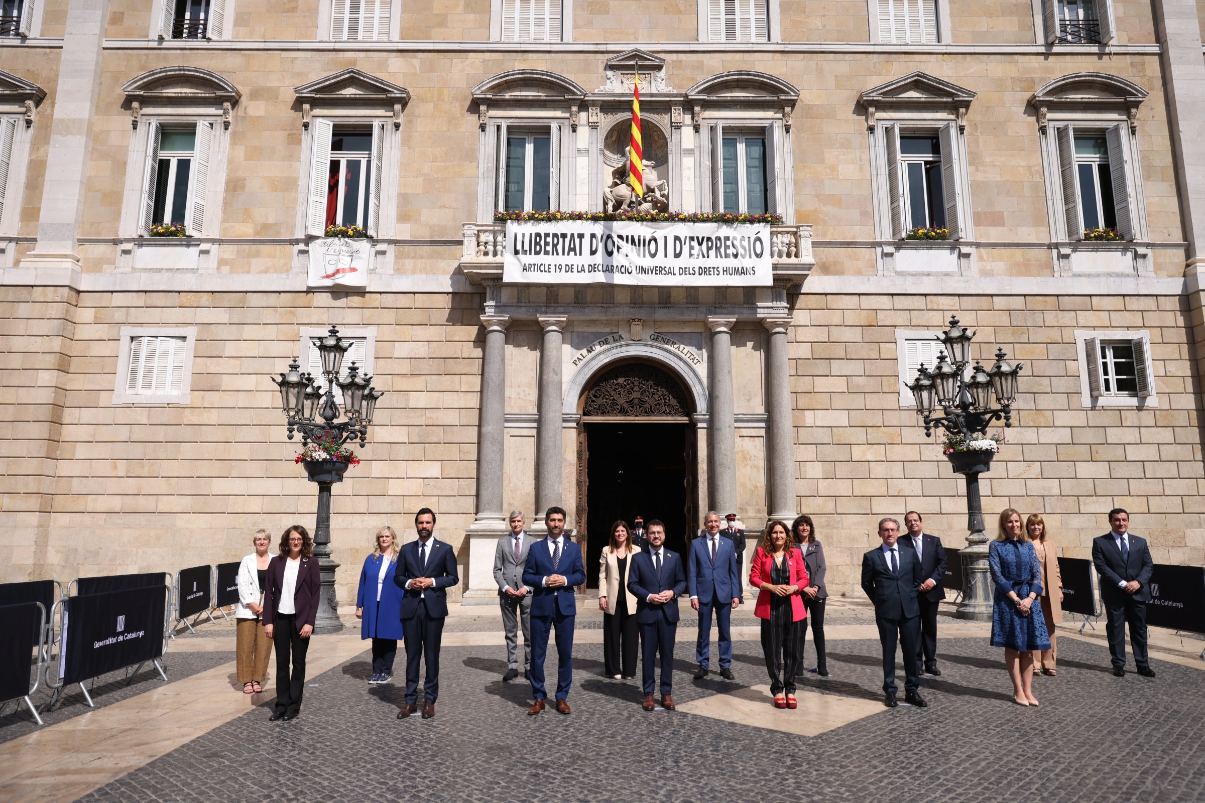 El nou Govern engega posant rumb "a la plena llibertat" i quatre revolucions