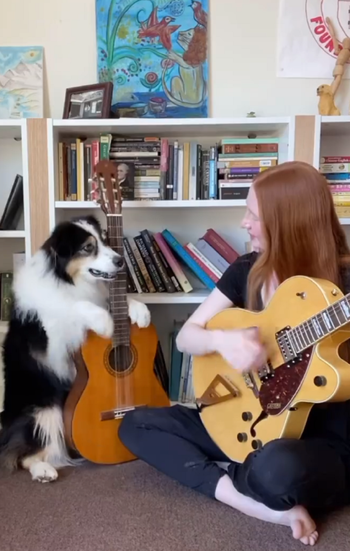 Secret: la perra que hace yoga, pinta y toca la guitarra