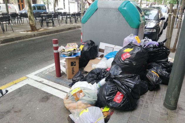 recogida basura santo andreu foto puerta a puerta santo andreu