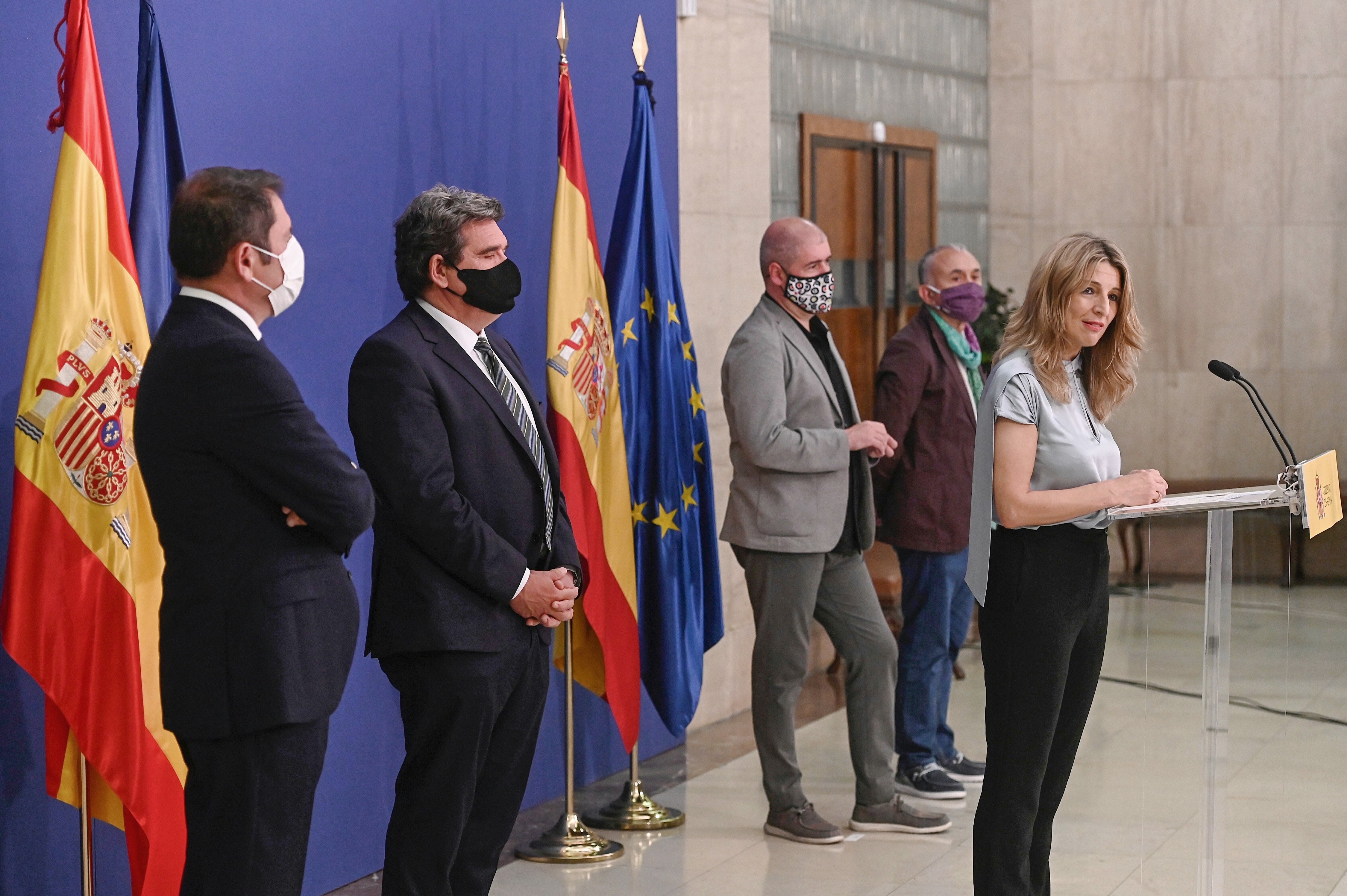 Gobierno, patronal y sindicatos firman la prórroga de los ERTE