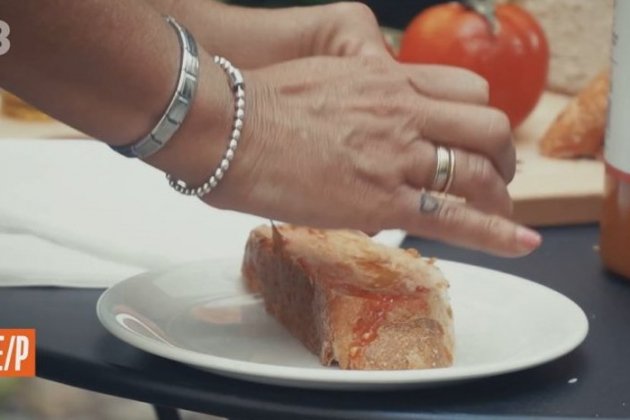 Belén Esteban hace pan con tomate Està Passant TV3
