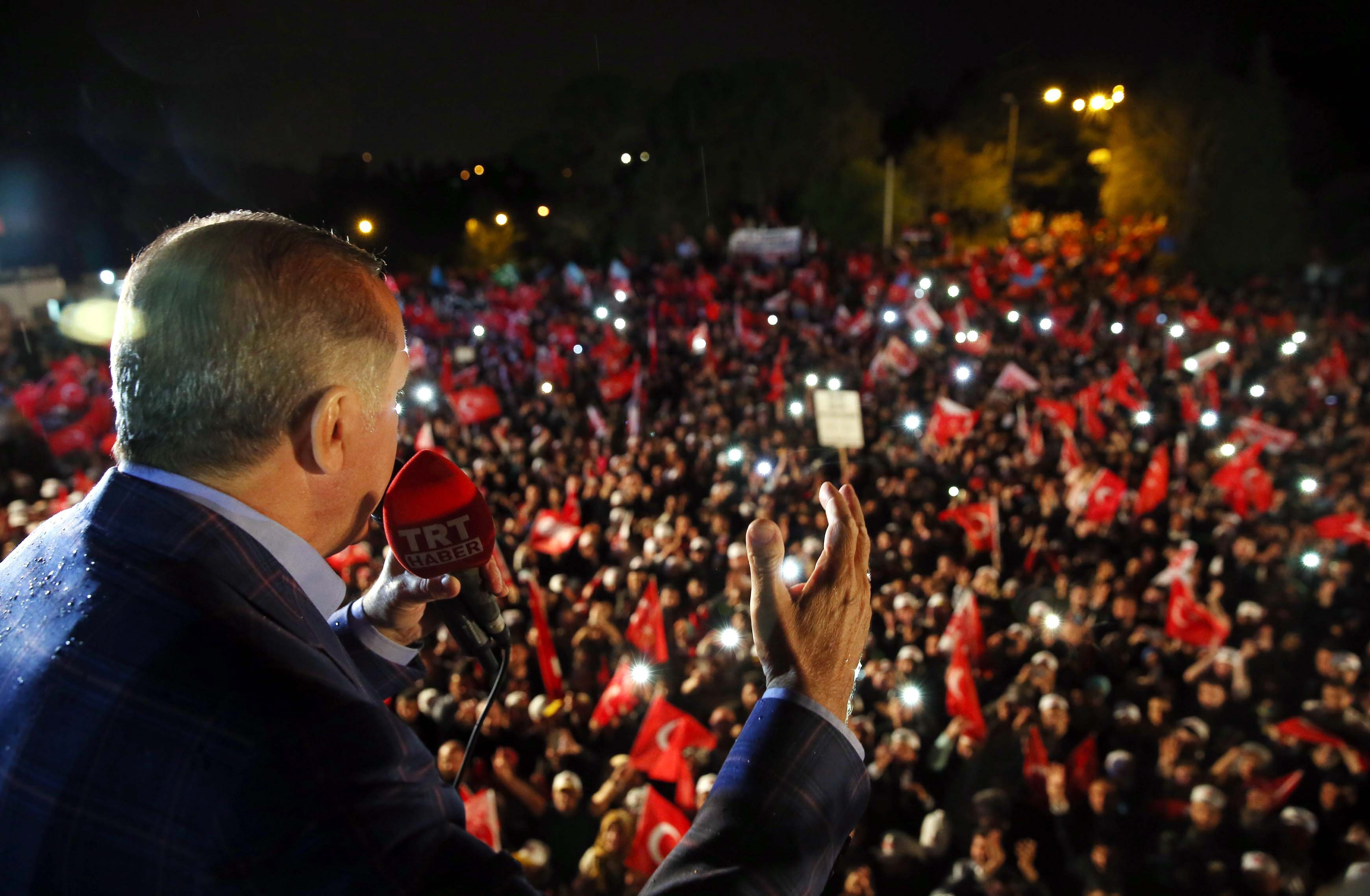 L'oposició impugnarà l'ajustada victòria d'Erdogan a Turquia