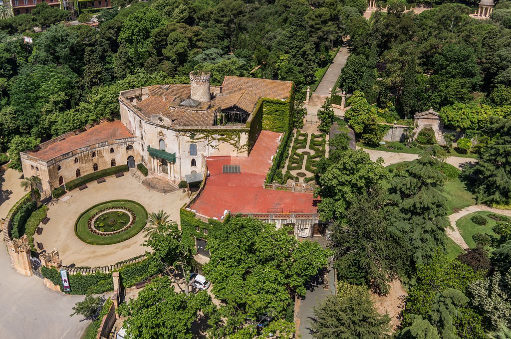 6 edificios históricos abandonados que te puedes encontrar por Barcelona