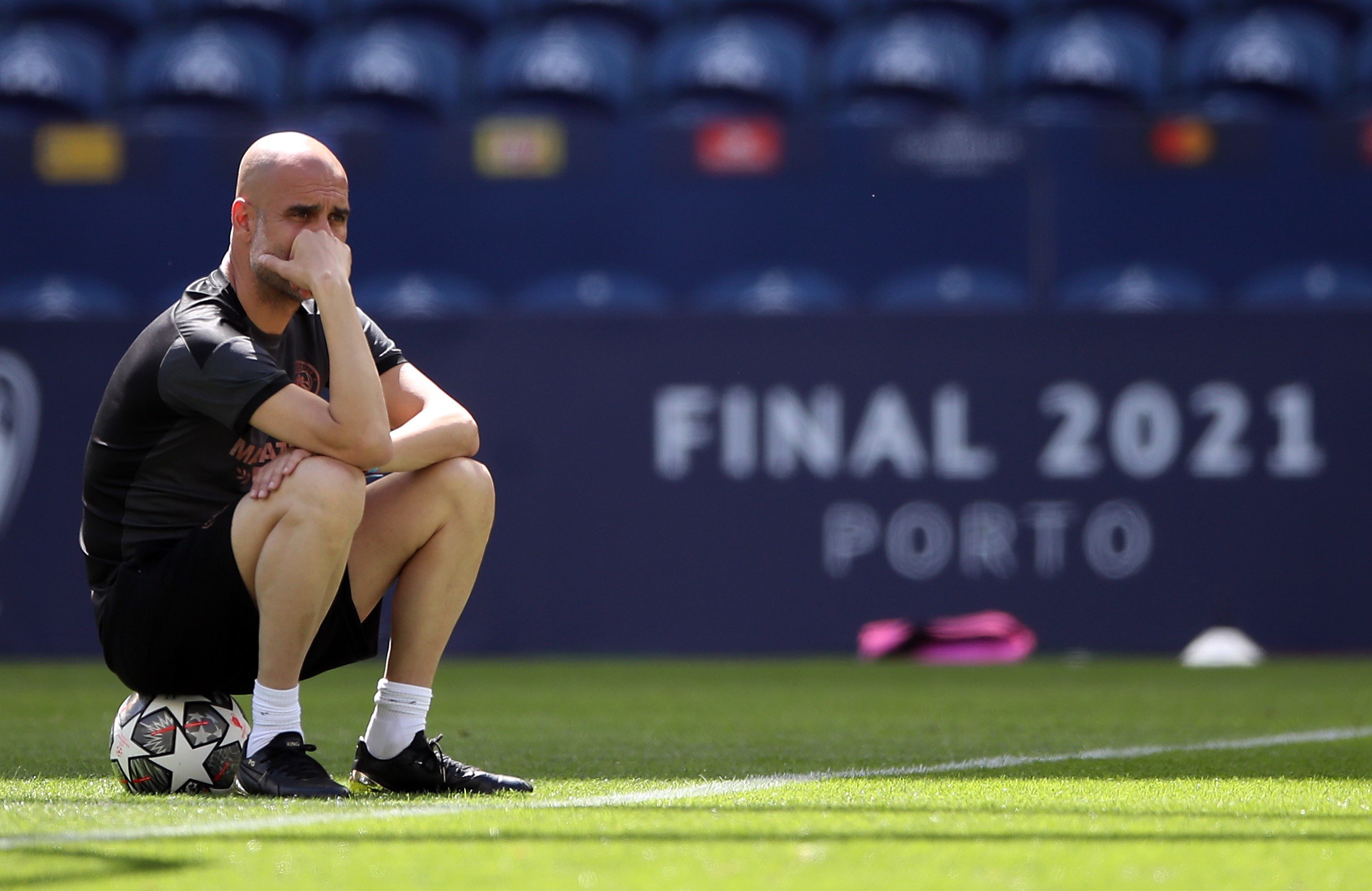 Guardiola punctures Barça's hopes: "I'm staying at City, for sure"