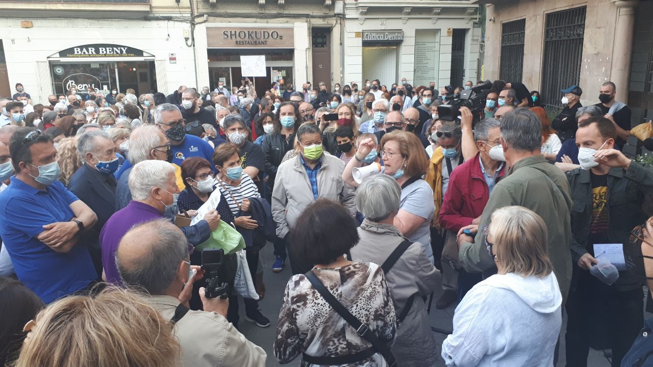 Puerta a Puerta Sant Andreu / Manifestación contra Ada Colau servicio de recogida de basura