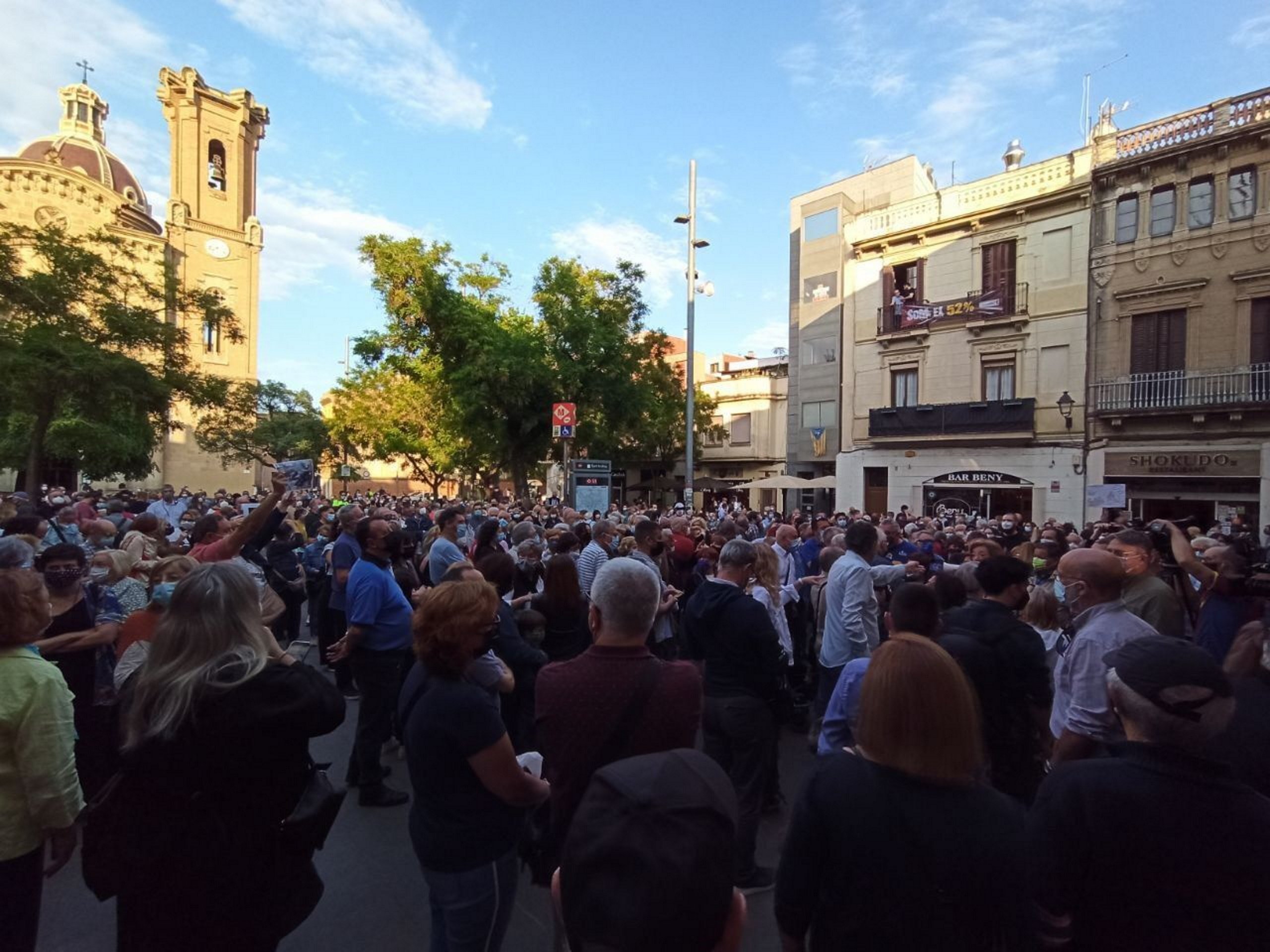 Sant Andreu sale a la calle contra el sistema de recogida de residuos de Colau
