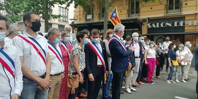 Alcaldes politicos catalunya norte manifestación perpinya catalanas - Radio Raíces