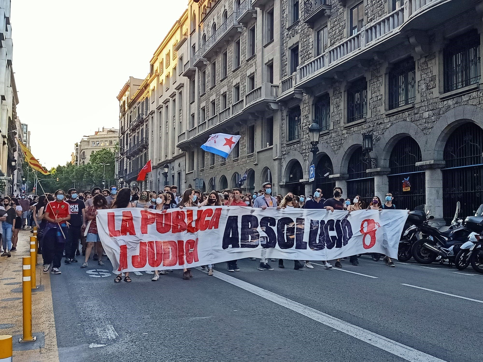 Centenars de persones demanen l'absolució pels estudiants encausats el 2017