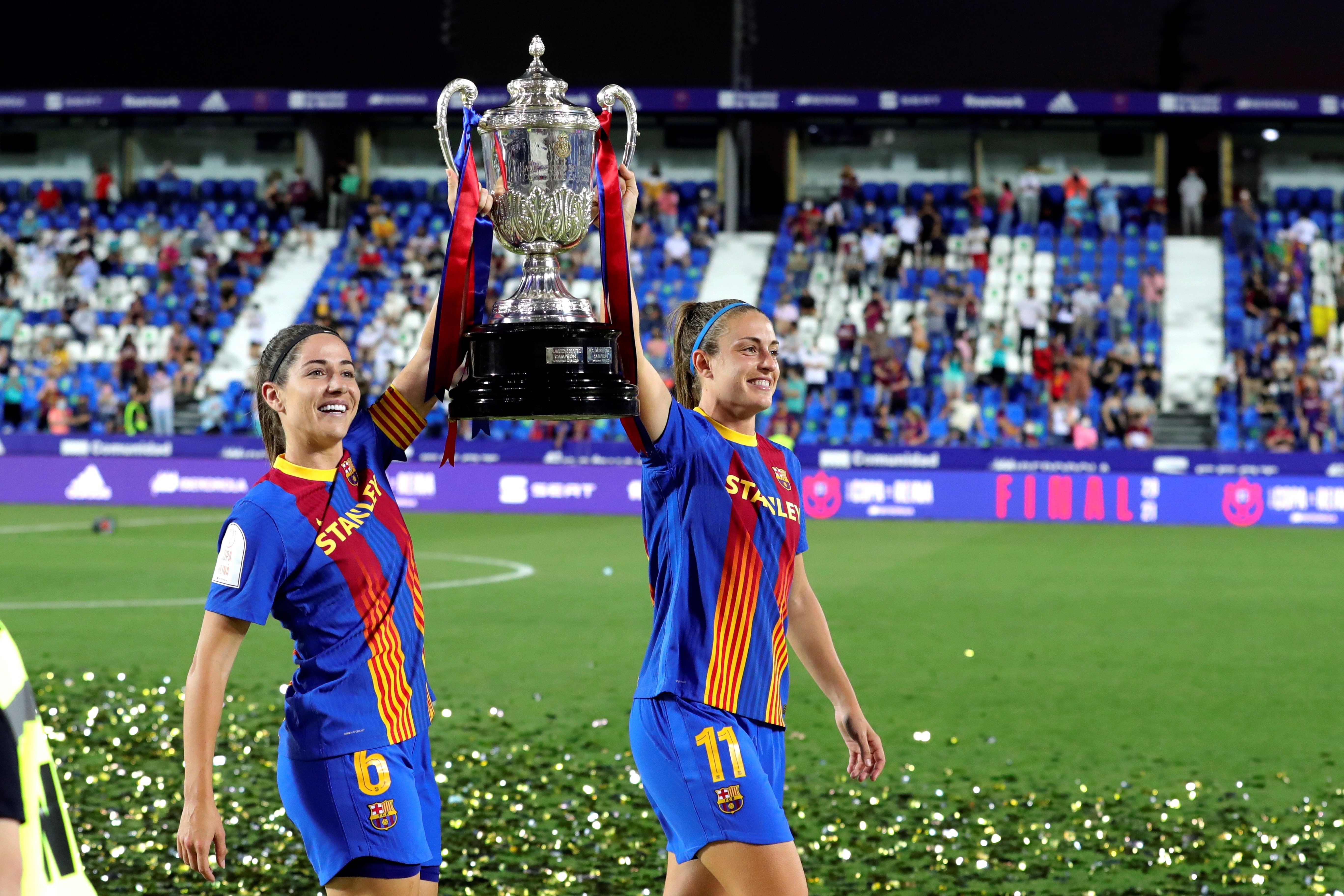 In Spanish queen's absence, champion Barça women's team crown themselves