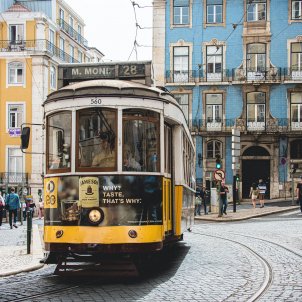 lisboa ciudad calles portugal unsplash