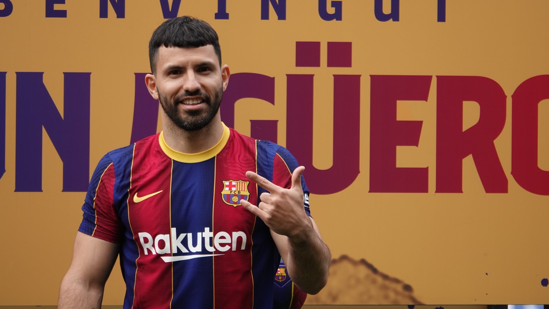 Agüero passa del tango i apunta la renovació de Messi