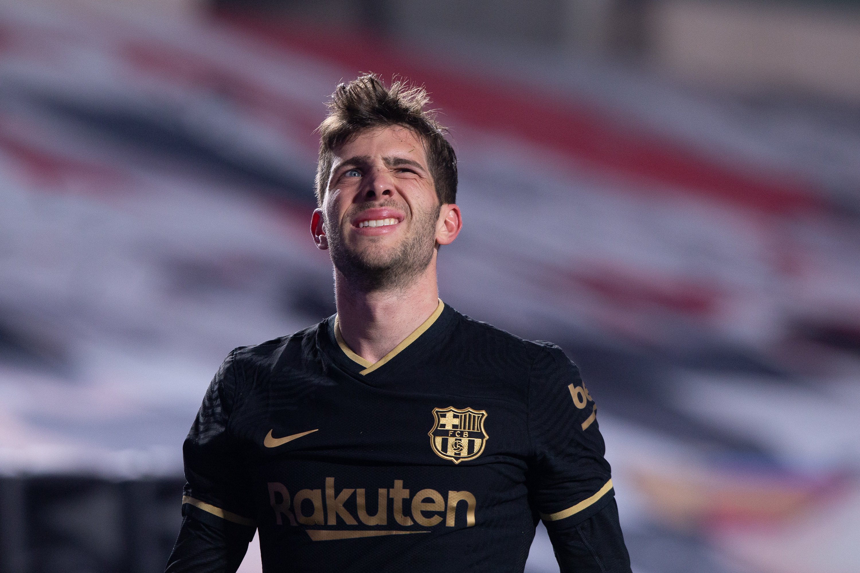 Sergi Roberto se vacuna en Israel mientras espera noticias sobre su futuro