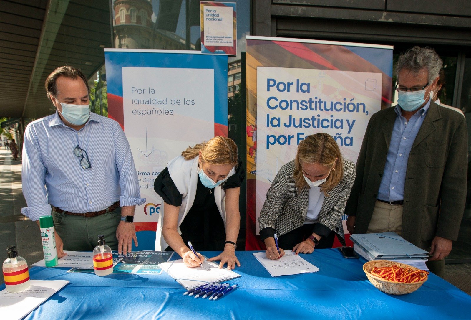 El PP recoge firmas contra el indulto en un documento que apela a la "concordia"