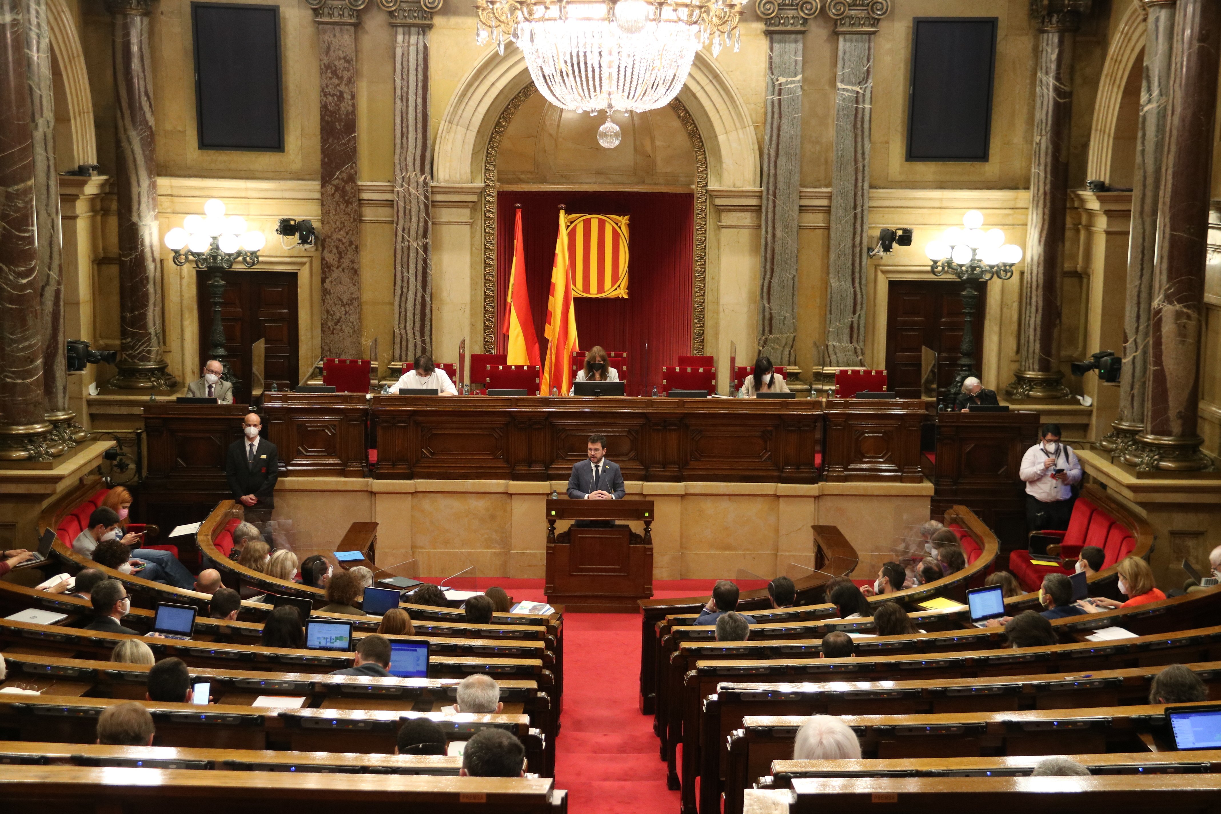 Equilibris d'Aragonès per retenir la CUP i lligar els comuns sense perdre Junts