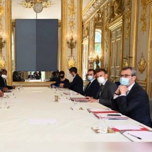 Así la mesa de diálogo de Macron ha pactado un referéndum