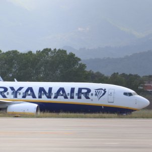 avion Ryanair llegada aeropuerto Girona despues ocho meses / ACN