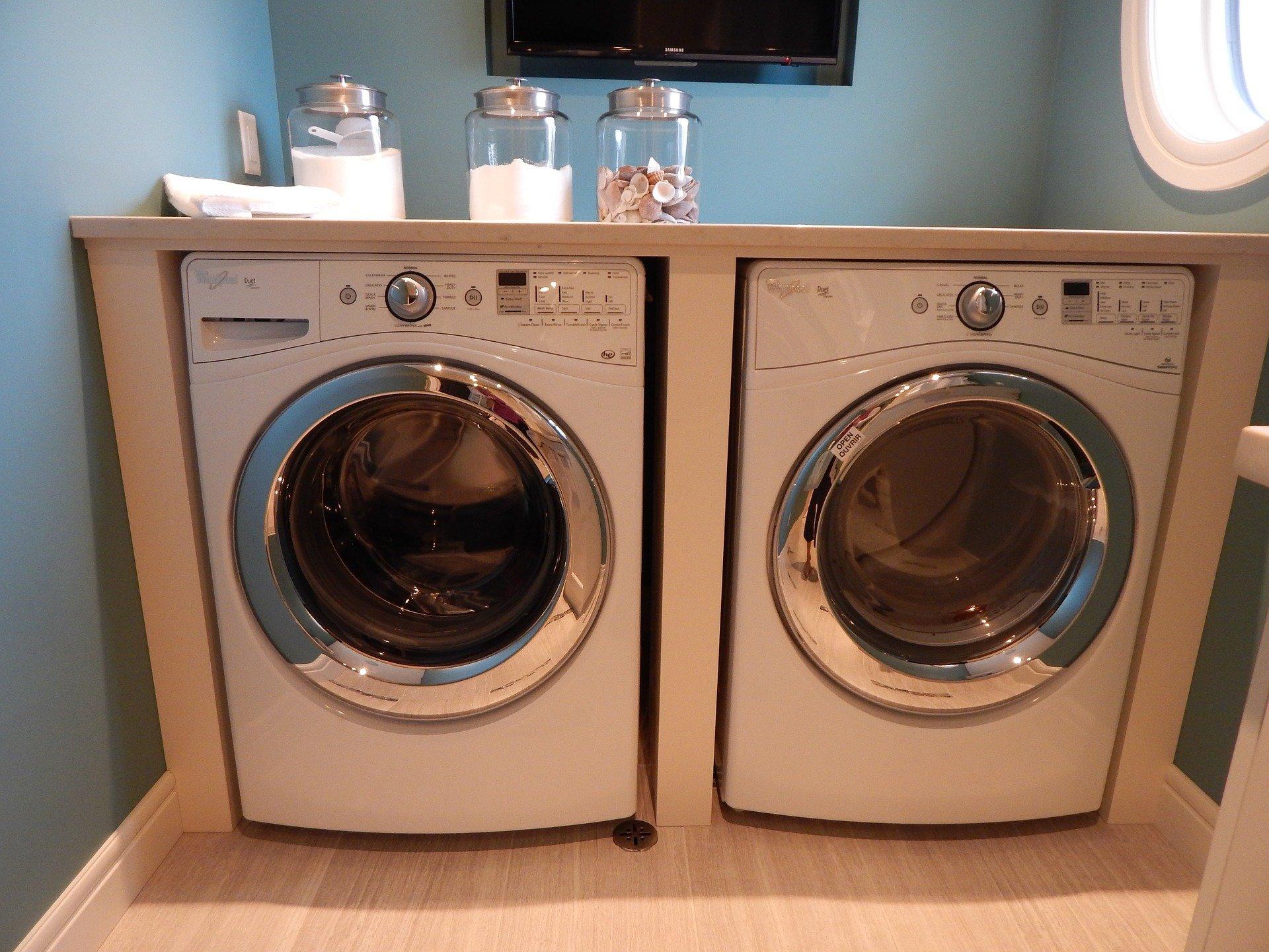 Factura luz: municipios que prohíben poner la lavadora cuando es más barato