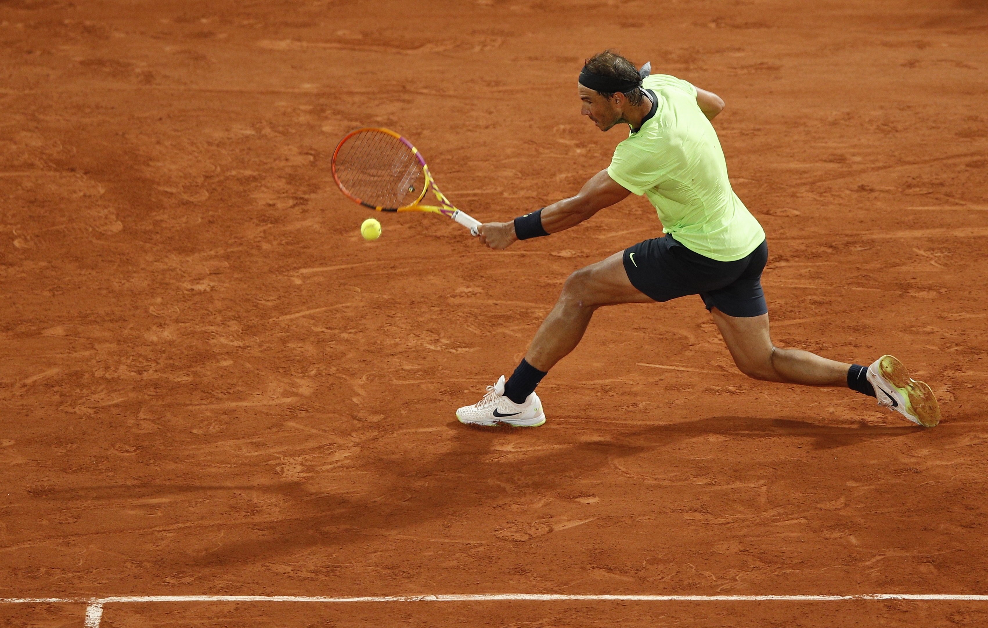 Rafa Nadal celebra sus 35 primaveras con victoria en el Roland Garros