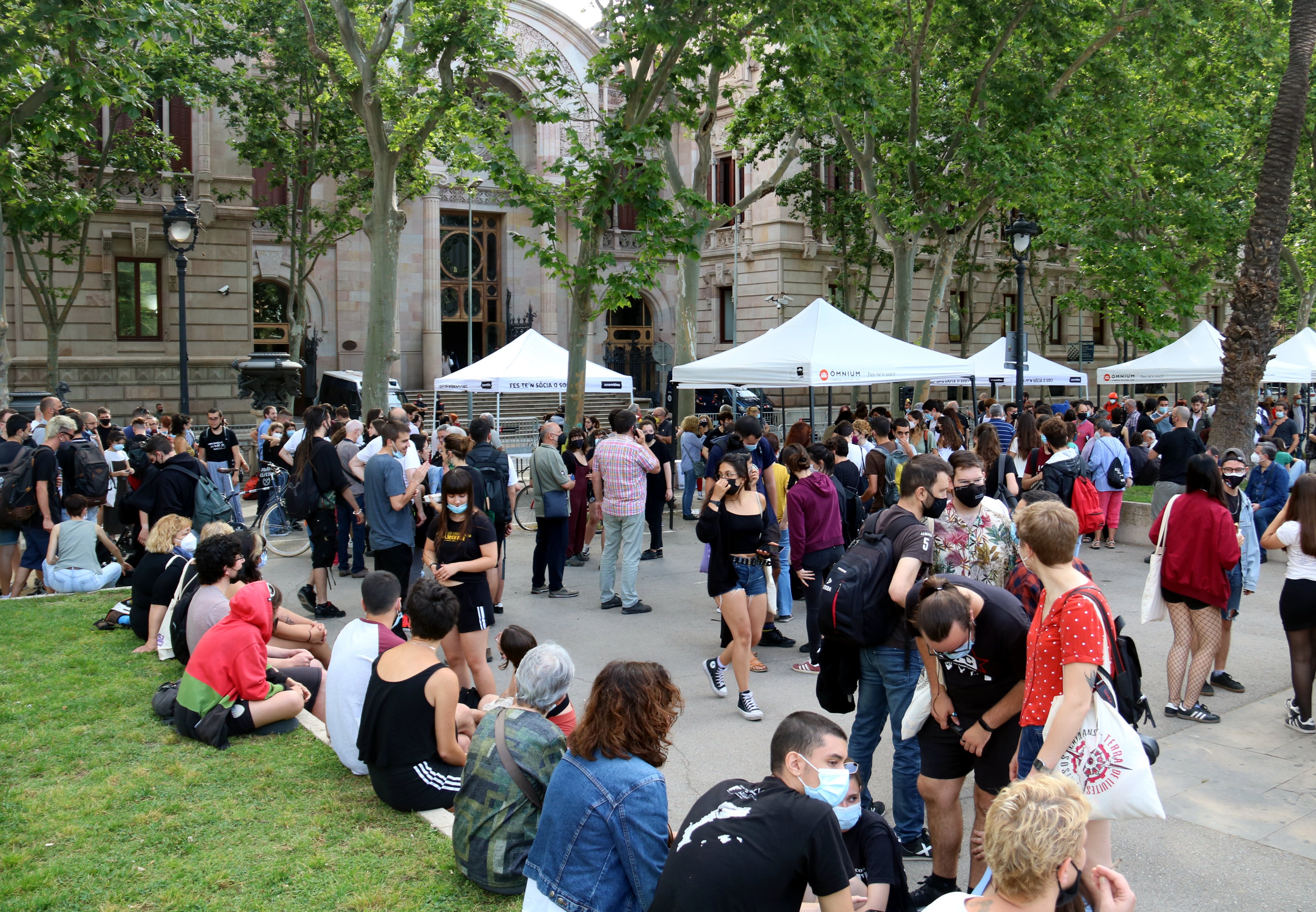 Concentración ante Audiencia de Barcelona apoyo 13 estudiantes SEPC juzgados