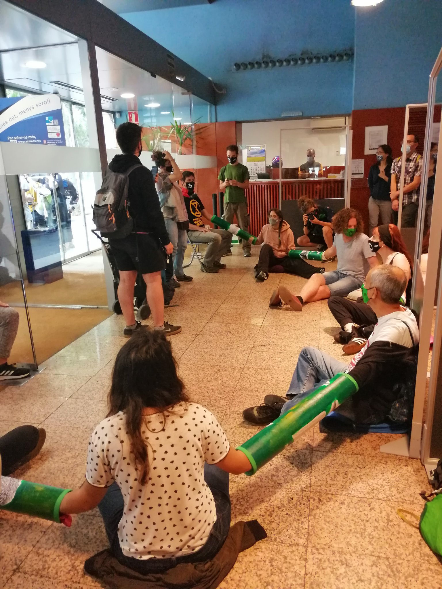 Activistes ecologistes ocupen la secretaria de Medi Ambient i Sostenibilitat