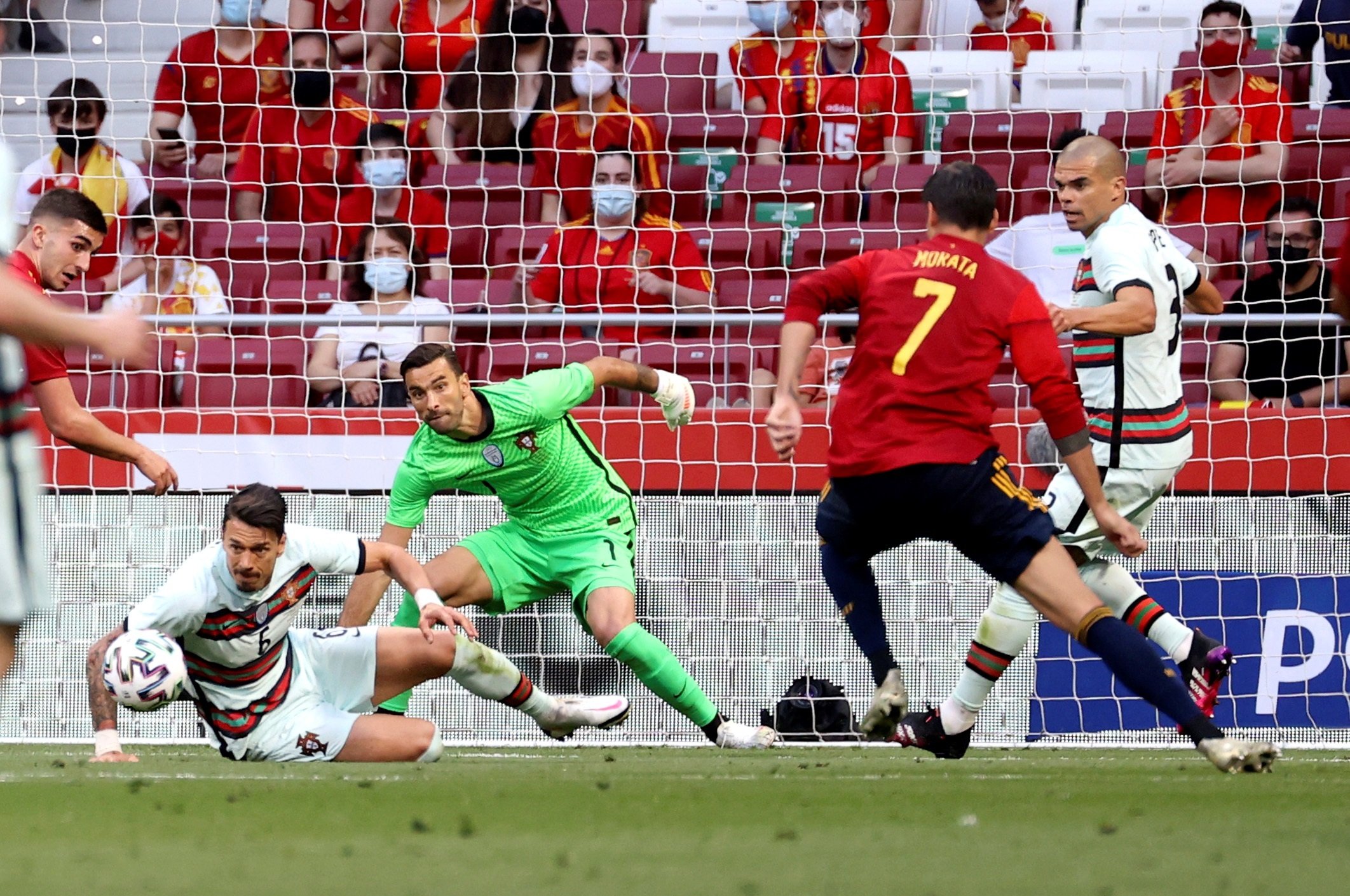 España no pasa del empate a nada contra Portugal y no disipa las dudas