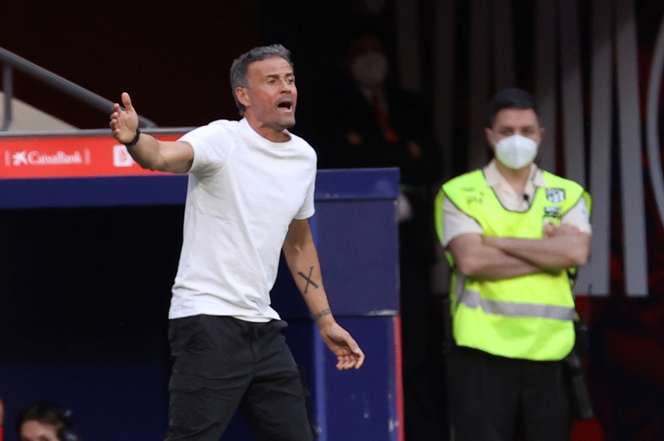 La afición española silba a Luis Enrique y él se vuelve: "Me pone a tono"