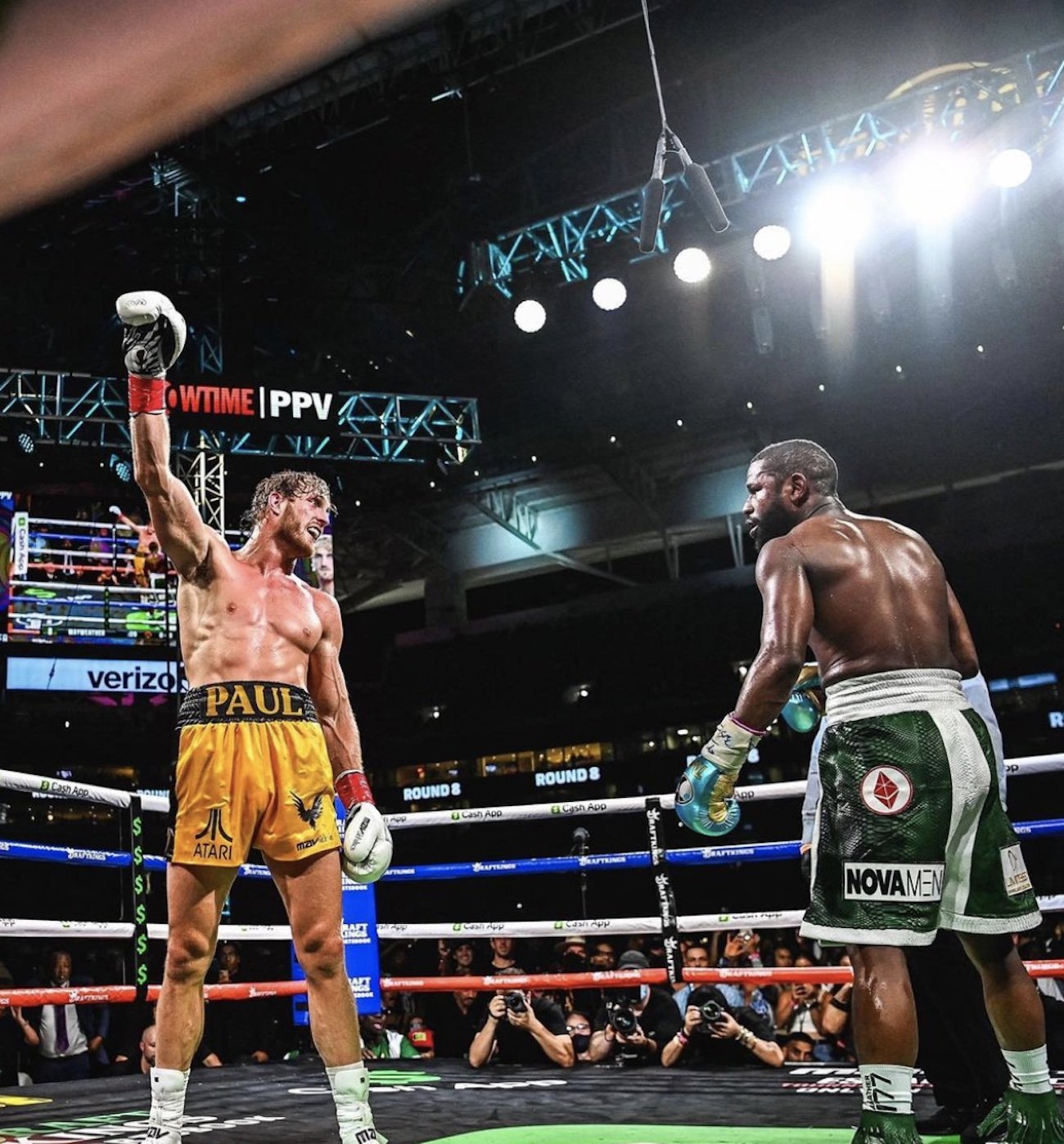 El youtuber Logan Paul resiste a Mayweather en un gran espectáculo de boxeo