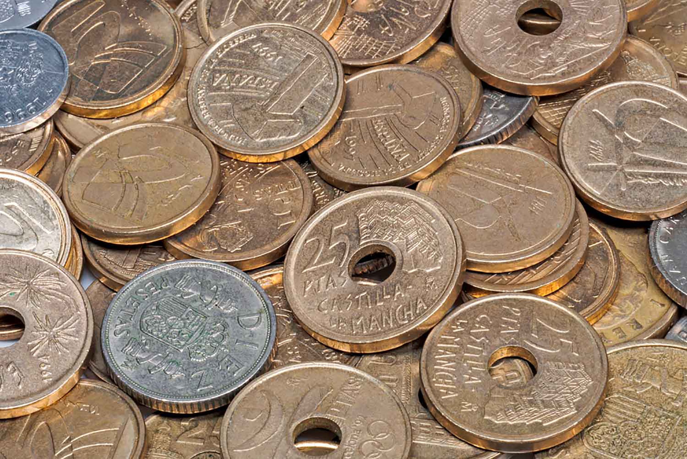 Un home acumula 3 tones de monedes de pessetes i es nega a canviar-les
