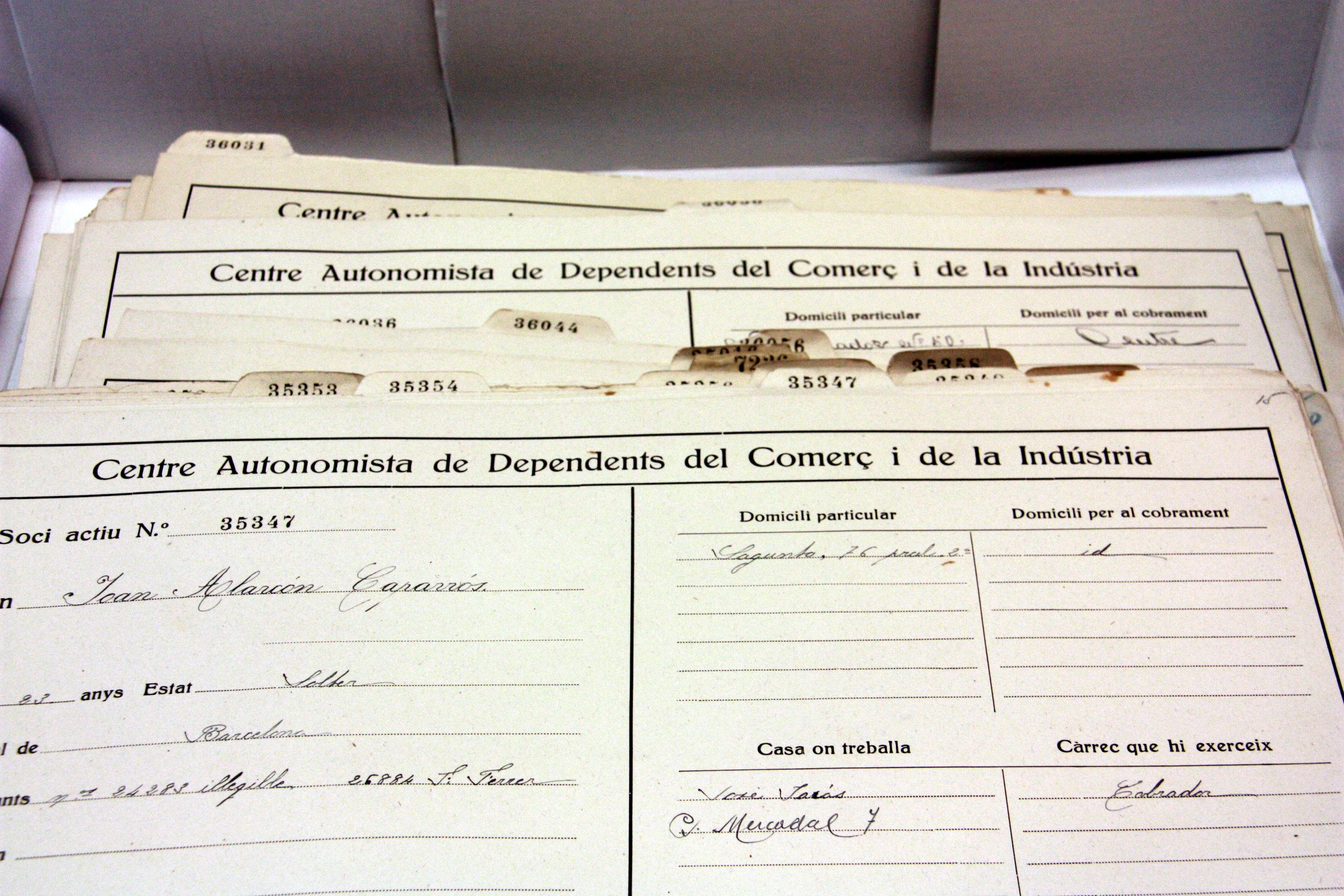 "Puigdemont, a la presó. Els documents, a Salamanca": així reclamen els papers aprofitant el 155