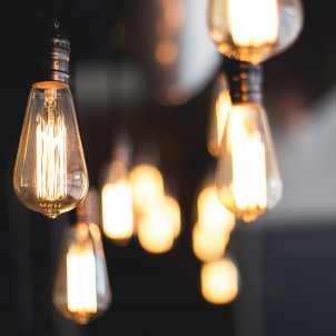 El Gobierno se plantea una nueva rebaja fiscal para abaratar la luz