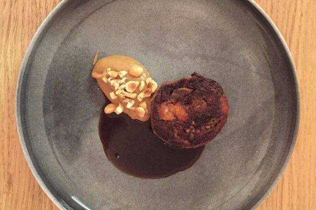 TERRINA DE FOIE Y TERNERA CON CEBOLLA FERM… Y AVELLANA