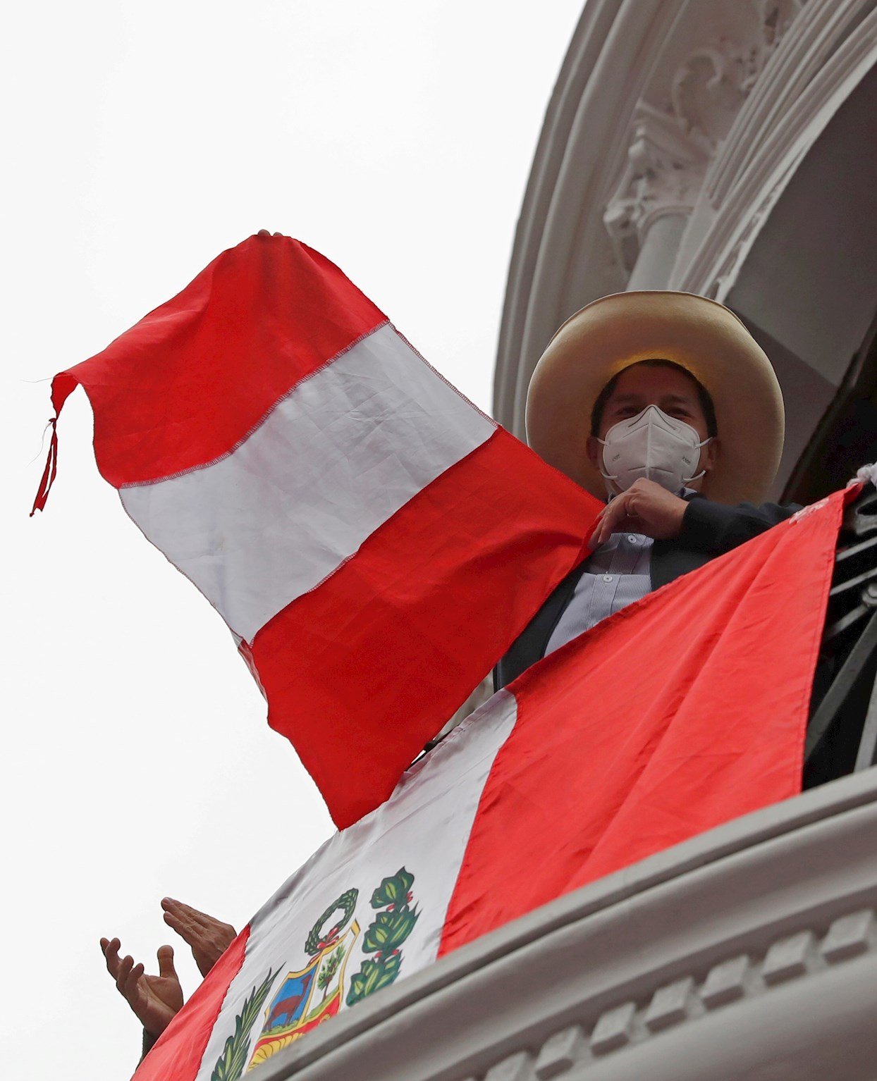 Pedro Castillo gana las elecciones del Perú por pocos votos