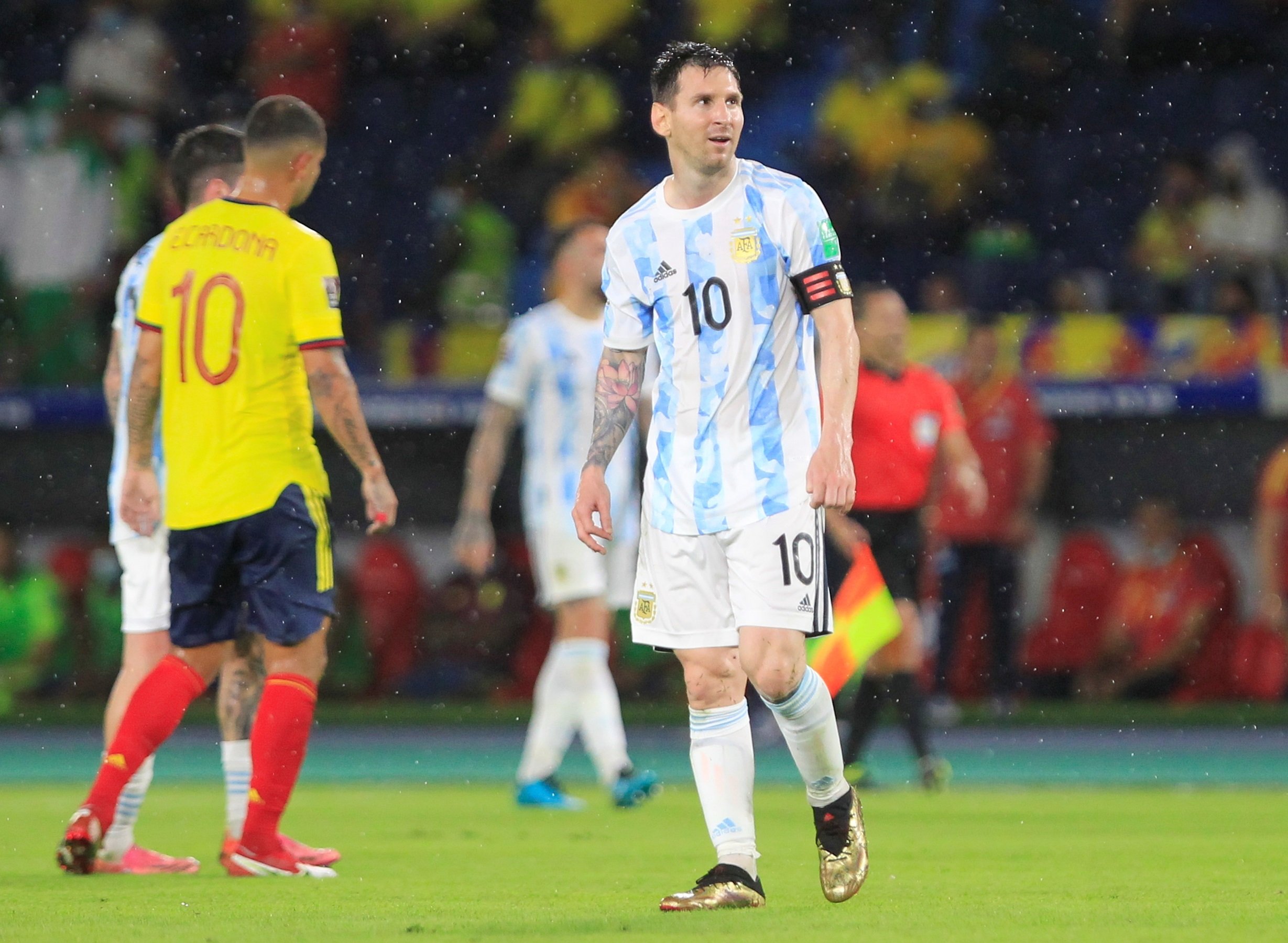 Colombia frustra a la Argentina de Messi en el último minuto (2-2)
